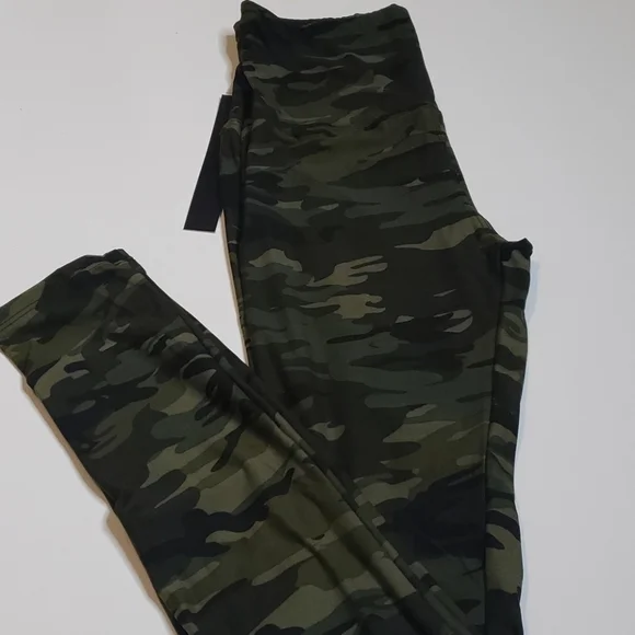 YOGA High Waistband Camo Legging - Picture 2 of 9